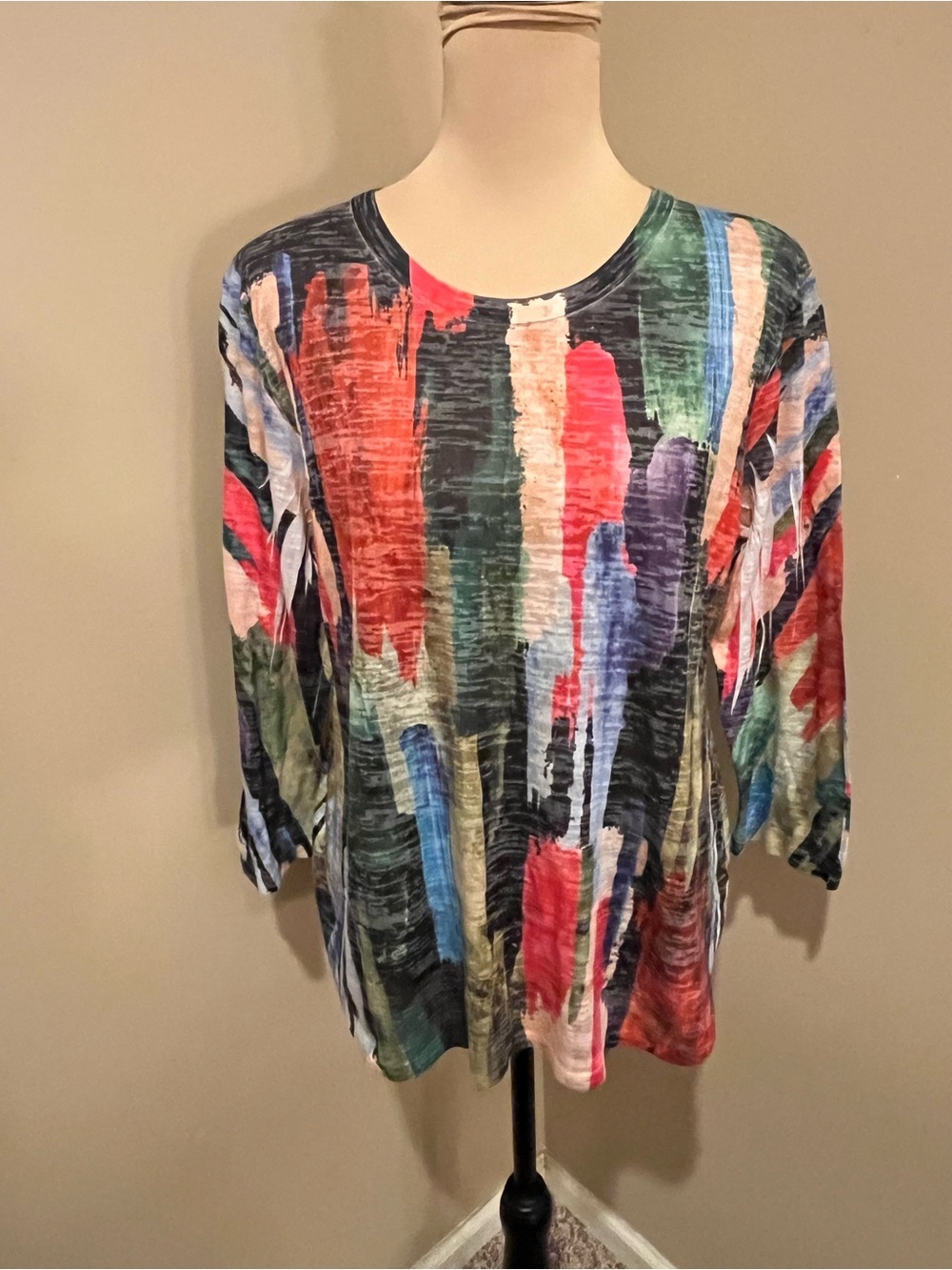Jess & Jane Abstract Multi-Color Brushstroke Scoop Neck Women’s Top, Small